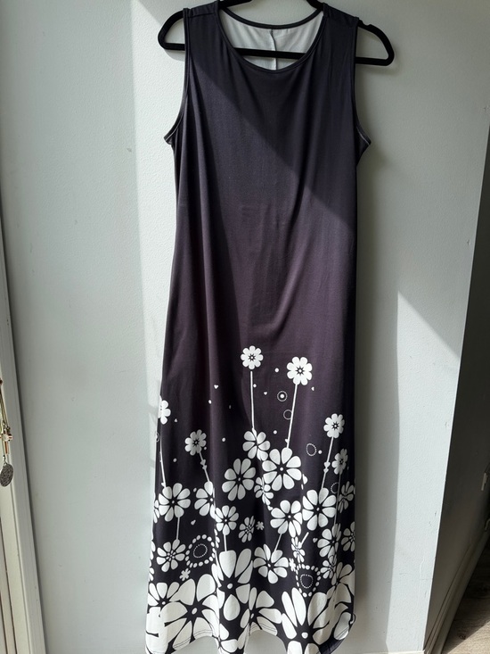 Dresses & Skirts - Sleeveless Black Floral Maxi Dress - White Flower Print size L